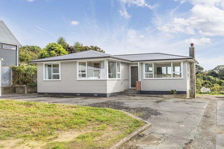 Photo of property in 135 Muri Road, Pukerua Bay, 5026