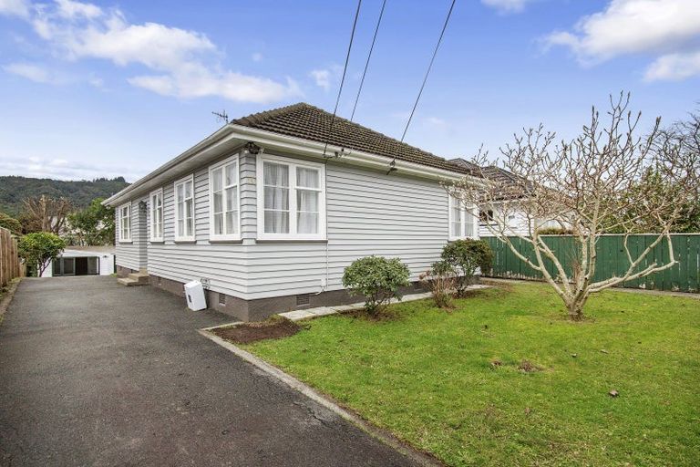 Photo of property in 19 Kowhai Avenue, Ebdentown, Upper Hutt, 5018
