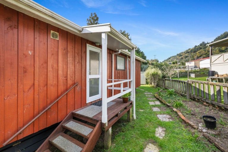 Photo of property in 15a Hampden Street, Picton, 7220