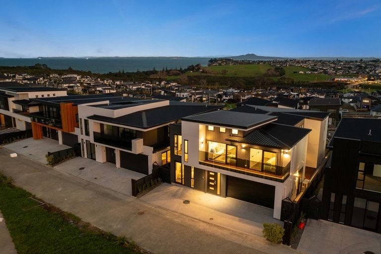 Photo of property in 218 Vaughans Road, Long Bay, Auckland, 0792