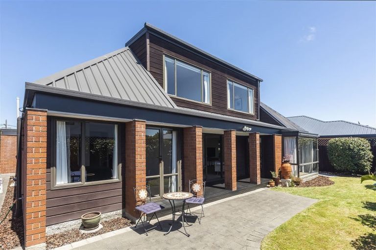 Photo of property in 16 Coniston Avenue, Ilam, Christchurch, 8041