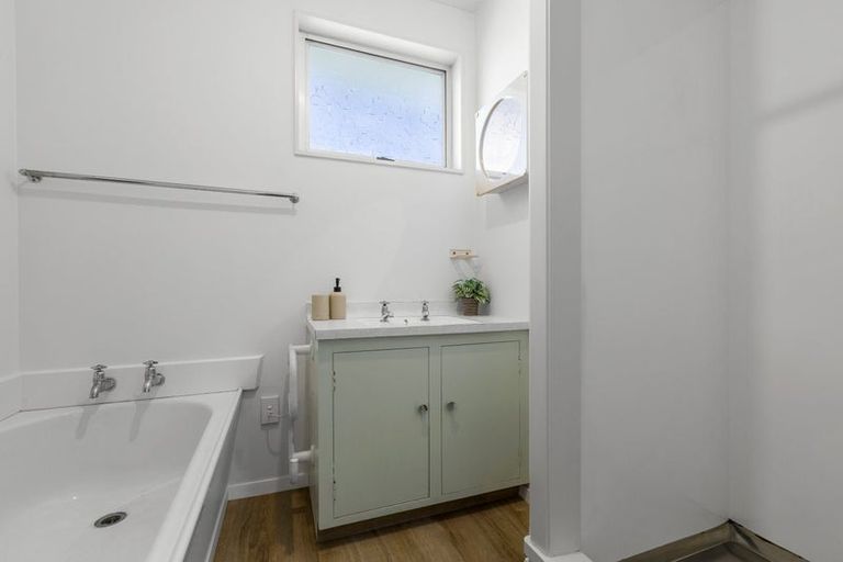 Photo of property in 47 Oakley Crescent, Hornby, Christchurch, 8042