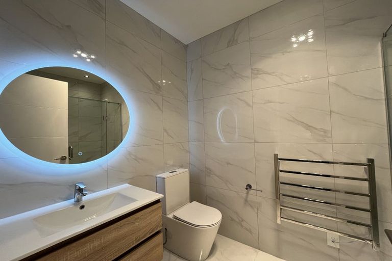 Photo of property in 13 Kuaha Road, Massey, Auckland, 0614