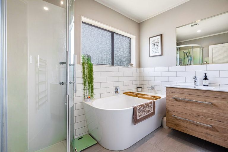 Photo of property in 1/262 Don Buck Road, Massey, Auckland, 0614