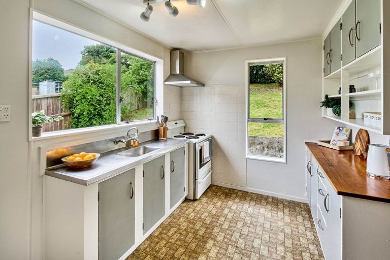Photo of property in 61 Davidson Crescent, Tawa, Wellington, 5028