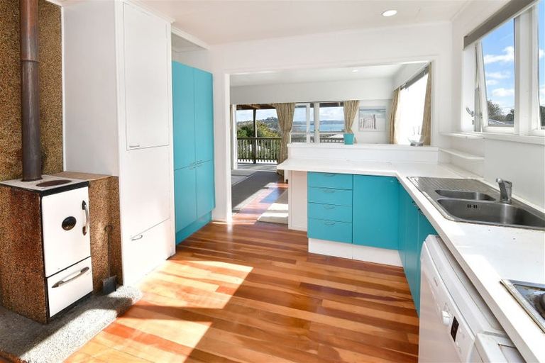 Photo of property in 4a Kathy Terrace, Stanmore Bay, Whangaparaoa, 0932