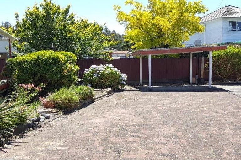 Photo of property in 20 Ocean View Road, Northcote, Auckland, 0627