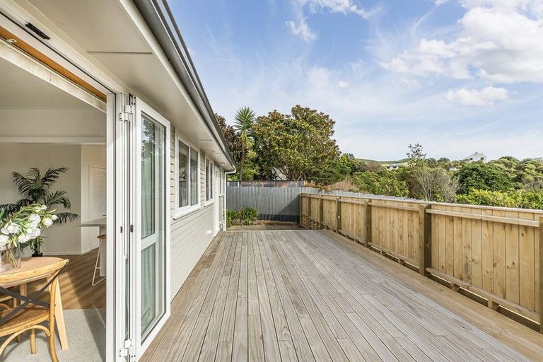 Photo of property in 135 Muri Road, Pukerua Bay, 5026