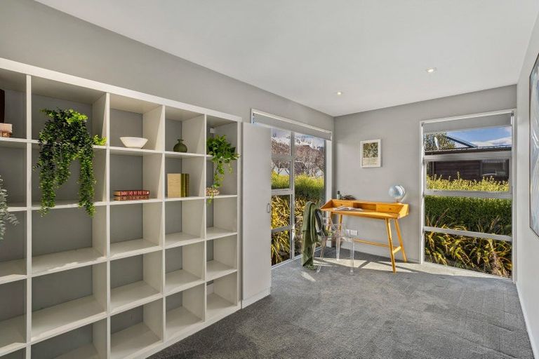 Photo of property in 73 Oregon Drive, Kelvin Heights, Queenstown, 9300