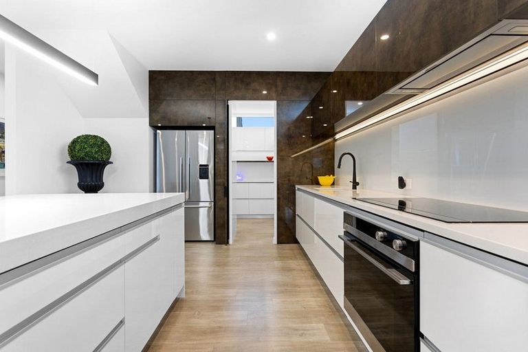 Photo of property in 2 Snowdon Road, Fendalton, Christchurch, 8052