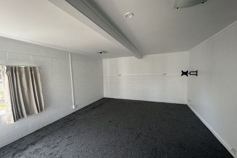 Photo of property in 13 Hellyers Street, Birkdale, Auckland, 0626
