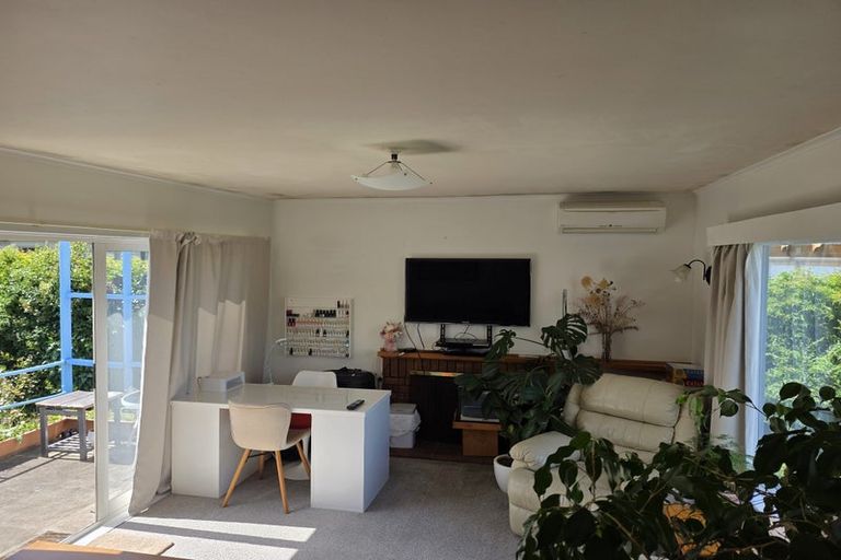 Photo of property in 521 East Coast Road, Murrays Bay, Auckland, 0630