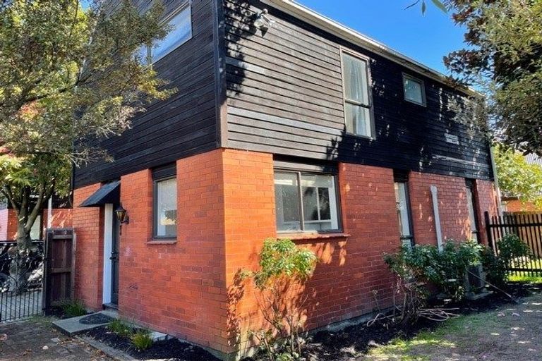 Photo of property in 2c Coles Place, St Albans, Christchurch, 8014