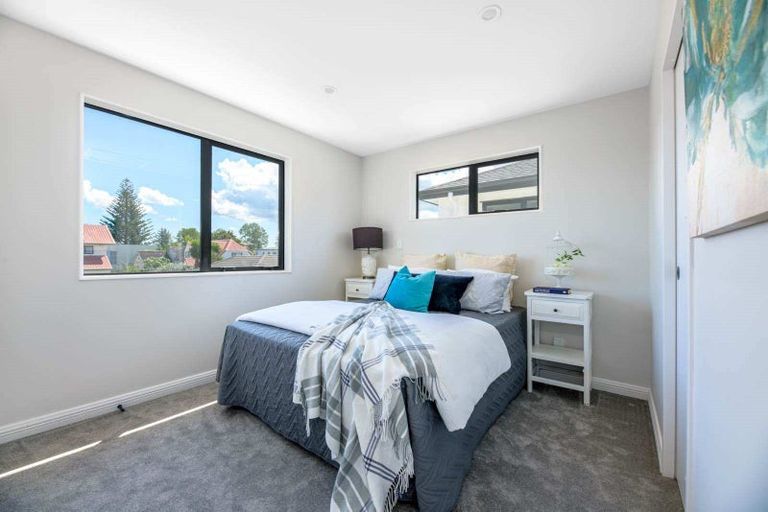 Photo of property in 2/11 Avondale Road, Taradale, Napier, 4112