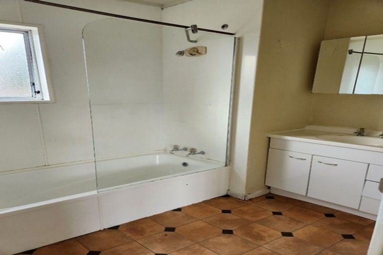 Photo of property in 32 Heathdale Crescent, Papakura, 2110