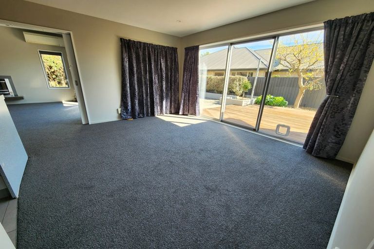 Photo of property in 26 Foresters Crescent, Parklands, Christchurch, 8083