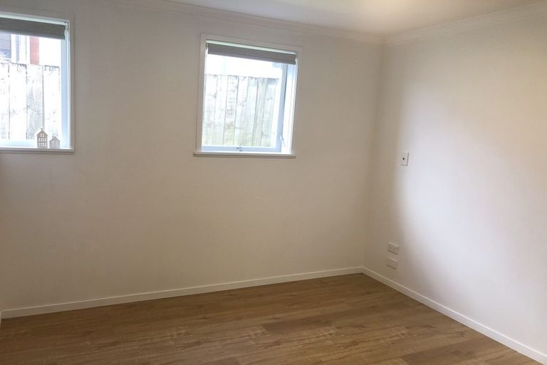 Photo of property in 1/90 Pupuke Road, Hillcrest, Auckland, 0627