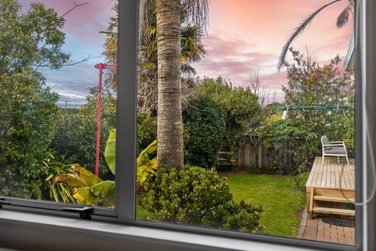 Photo of property in 21 Cinnabar Place, Westgate, Auckland, 0614