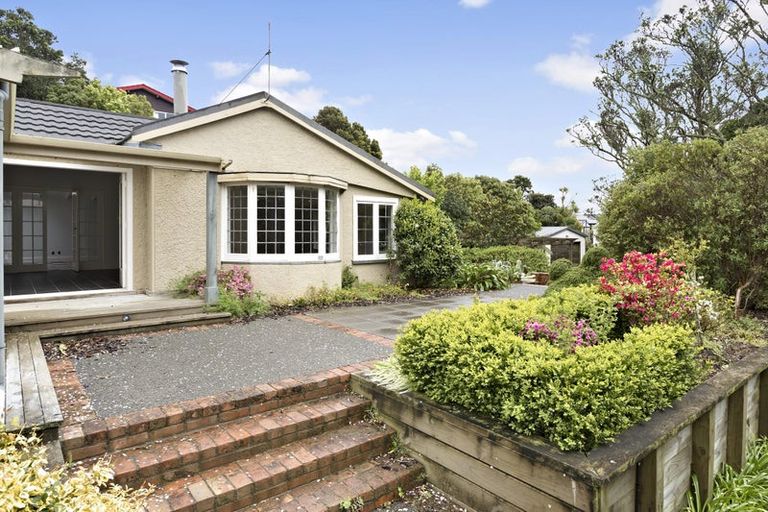 Photo of property in 10 Hillview Crescent, Paparangi, Wellington, 6037