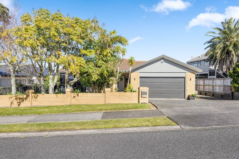 Photo of property in 9 Westpark Drive, West Harbour, Auckland, 0618