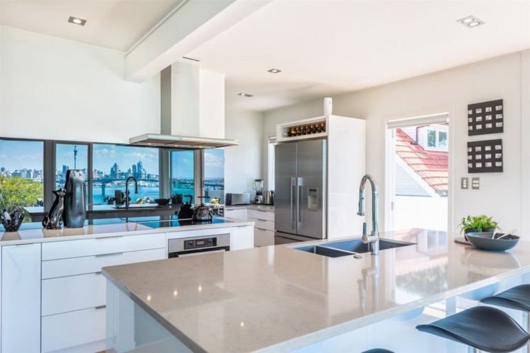 Photo of property in 24 Bridge View Road, Birkenhead, Auckland, 0626