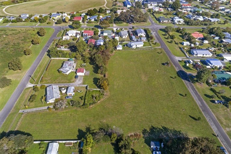 Photo of property in 1 Adventure Street, Tolaga Bay, 4077