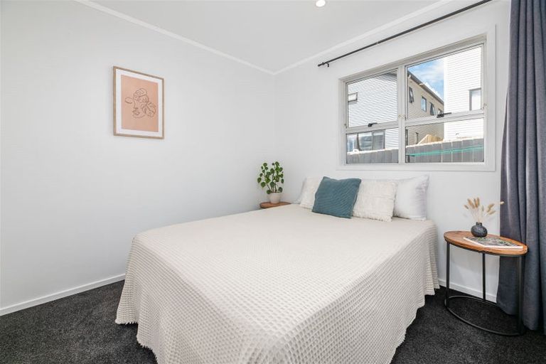 Photo of property in 2/45 Reynella Drive, Massey, Auckland, 0614