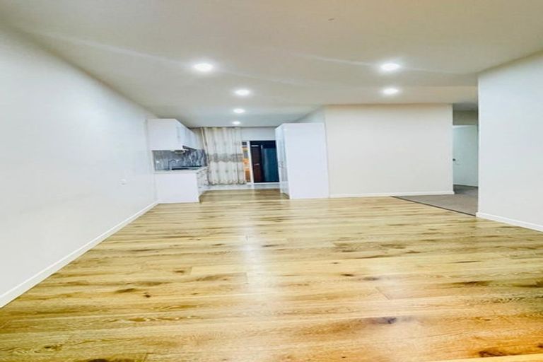 Photo of property in 23 Bartells Drive, Goodwood Heights, Auckland, 2105
