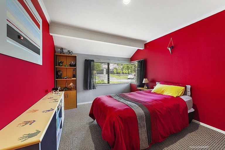 Photo of property in 14 Longmont Terrace, Churton Park, Wellington, 6037