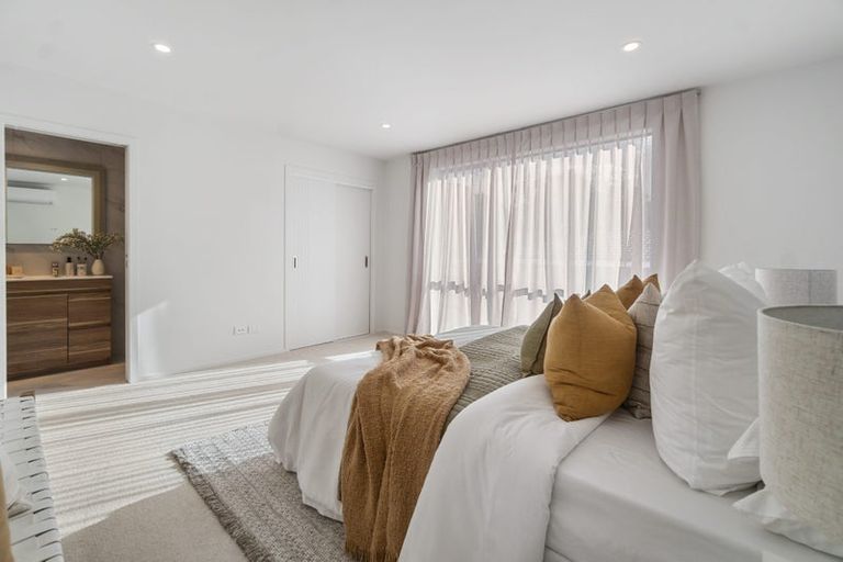 Photo of property in 37 Corunna Road, Milford, Auckland, 0620