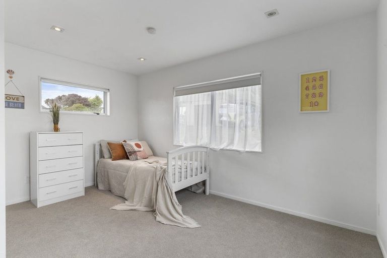 Photo of property in 11a William Bayes Place, Red Beach, 0932