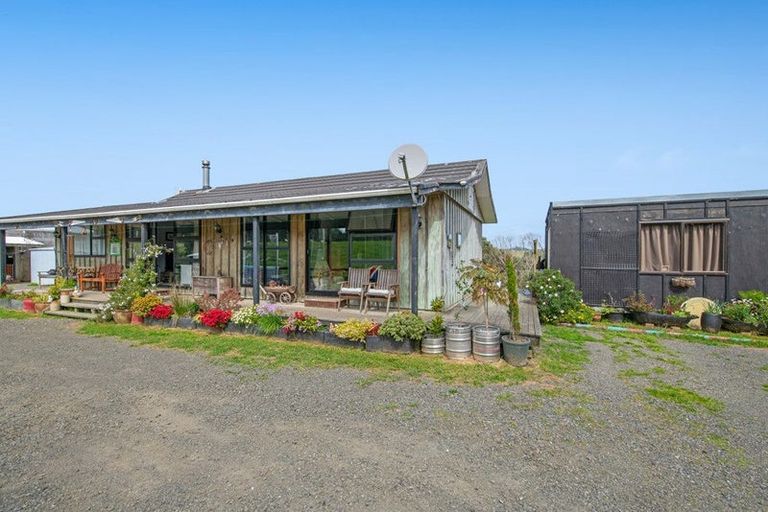 Photo of property in 211 Wilson Road, South Head, Helensville, 0874