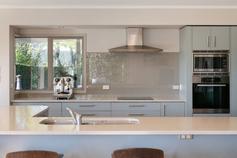 Photo of property in 16r Gunbar Drive, Welcome Bay, Tauranga, 3175