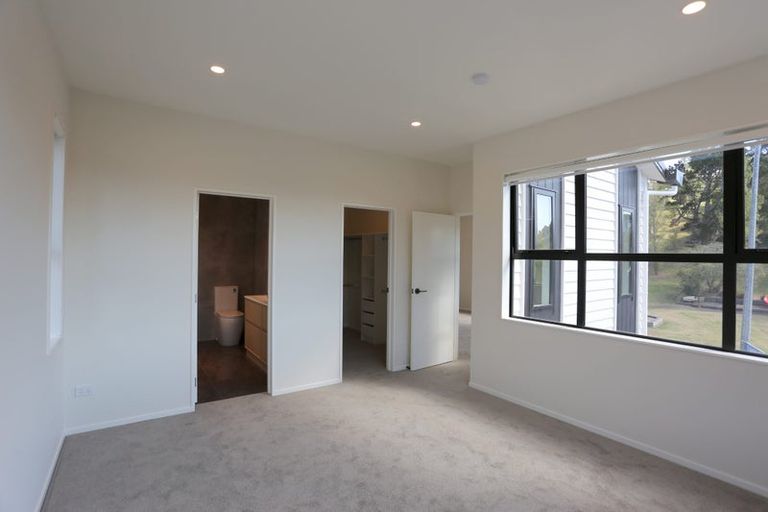 Photo of property in 46 Topliss Drive, Northcross, Auckland, 0632