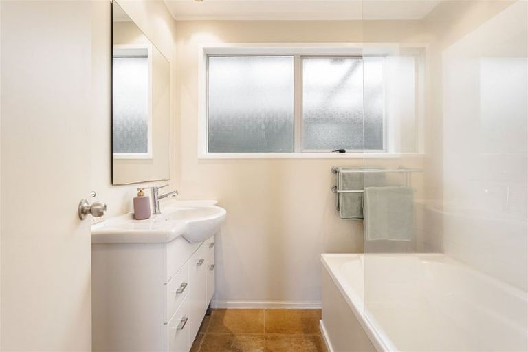 Photo of property in 58 Hartley Terrace, Massey, Auckland, 0614