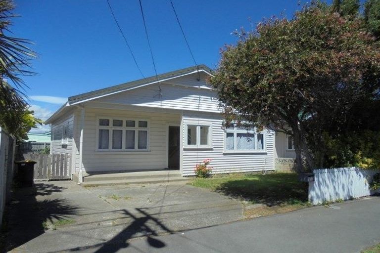 Photo of property in 34 Palm Avenue, Lyall Bay, Wellington, 6022