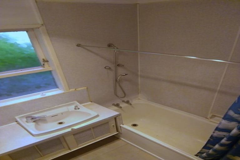 Photo of property in 1/41 Ellice Road, Totara Vale, Auckland, 0629