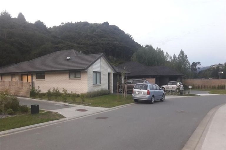 Photo of property in 4 Mooring Close, Whitby, Porirua, 5024
