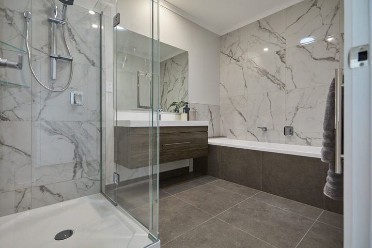 Photo of property in 42 Karepiro Drive, Stanmore Bay, Whangaparaoa, 0932