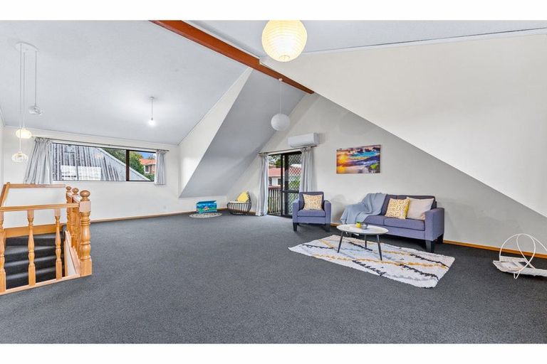 Photo of property in 2/58 Hillcrest Avenue, Hillcrest, Auckland, 0627