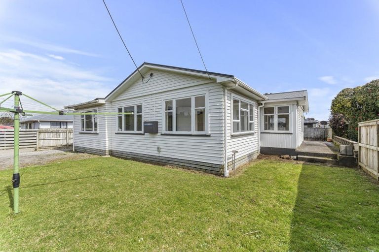 Photo of property in 44 Egmont Road, Waiwhakaiho, New Plymouth, 4312