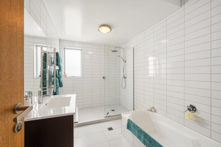 Photo of property in 5/3 Severn Street, Island Bay, Wellington, 6023