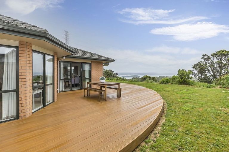 Photo of property in 52 Miles Crescent, Newlands, Wellington, 6037