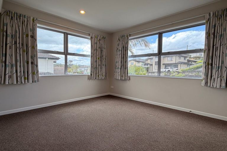 Photo of property in 70 Laurel Oak Drive, Schnapper Rock, Auckland, 0632