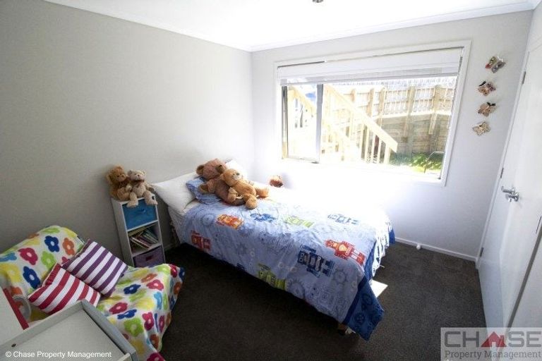 Photo of property in 16a Holiday Road, Stanmore Bay, Whangaparaoa, 0932