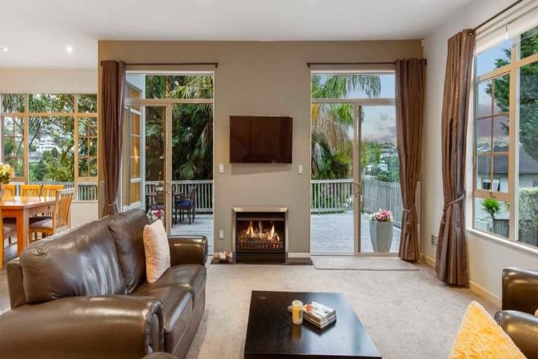 Photo of property in 68 Saddleback Rise, Murrays Bay, Auckland, 0630