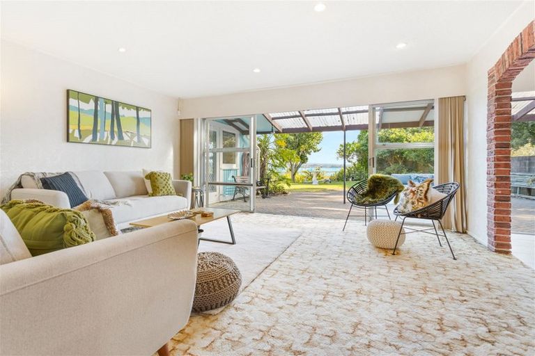 Photo of property in 28 Dawnhaven Drive, Te Atatu Peninsula, Auckland, 0610