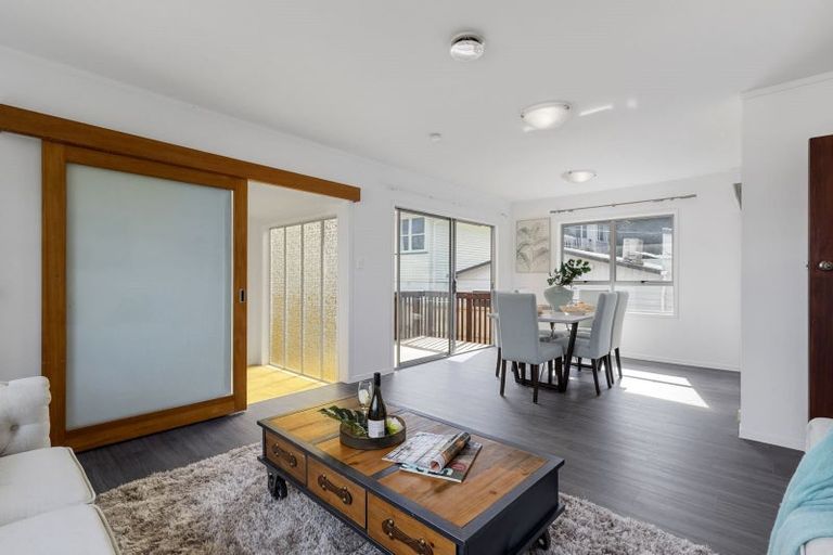 Photo of property in 2/22 Peach Road, Glenfield, Auckland, 0629