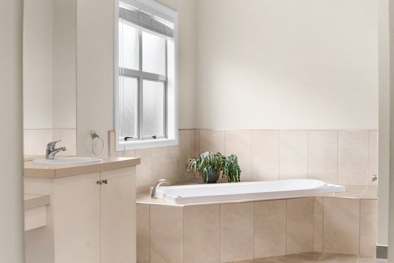 Photo of property in 102 Hunter Drive, Awatoto, Napier, 4110