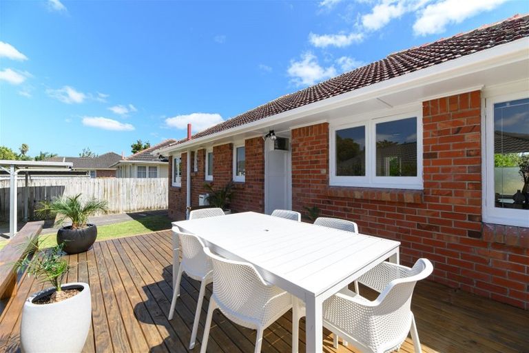 Photo of property in 54 Neil Avenue, Te Atatu Peninsula, Auckland, 0610
